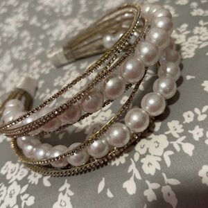 Women’s pearl headband